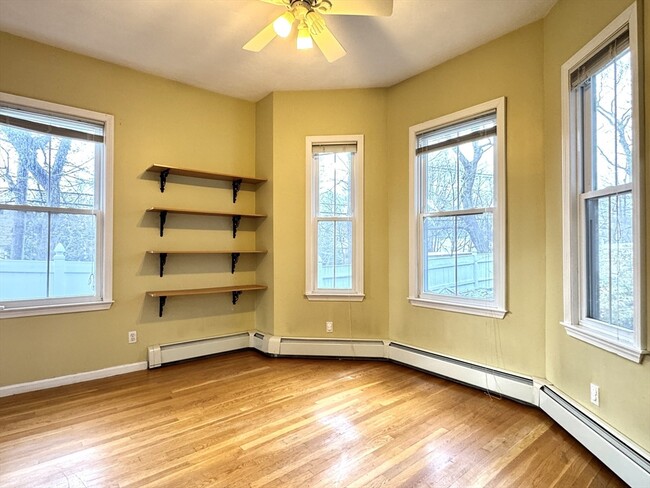 Building Photo - 6 Rockland Pl