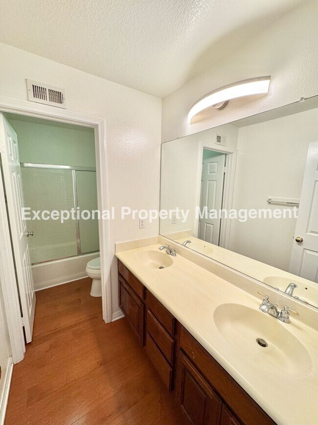 Building Photo - Ready to move in 4 bedroom 4 bath home!