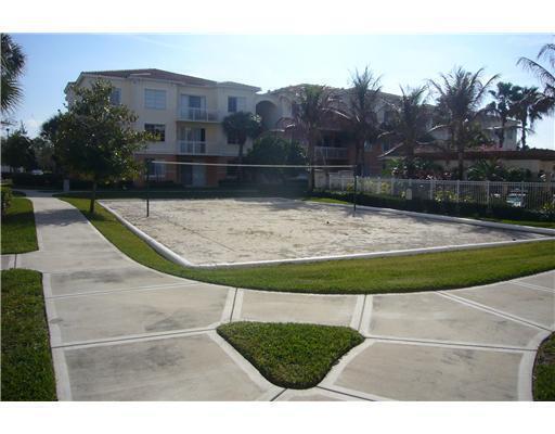 Building Photo - 4203 Myrtlewood Cir E