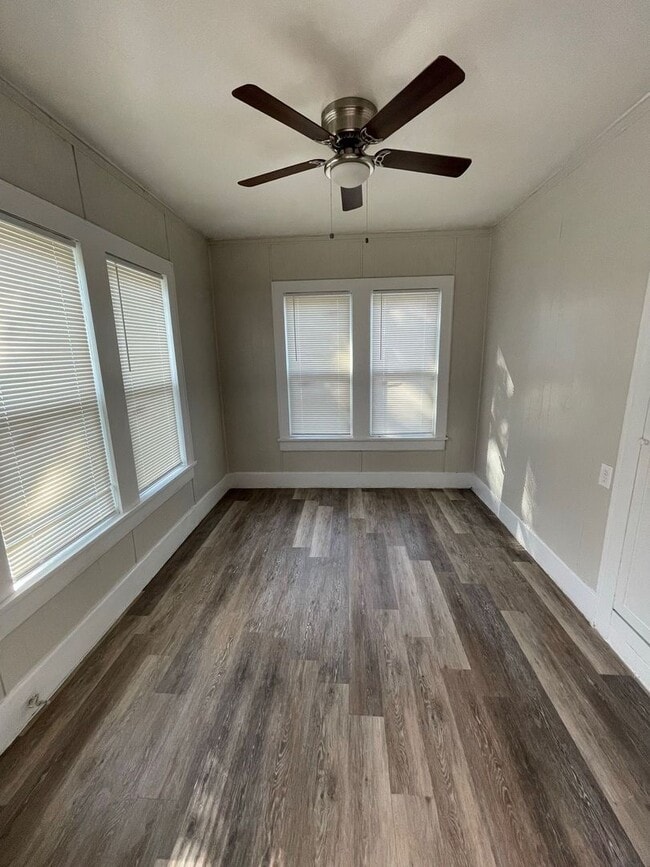 Building Photo - D&amp;G Ventures LLC-516/518 S. Nueces