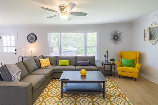 Building Photo - 8800 Nightingale Ln