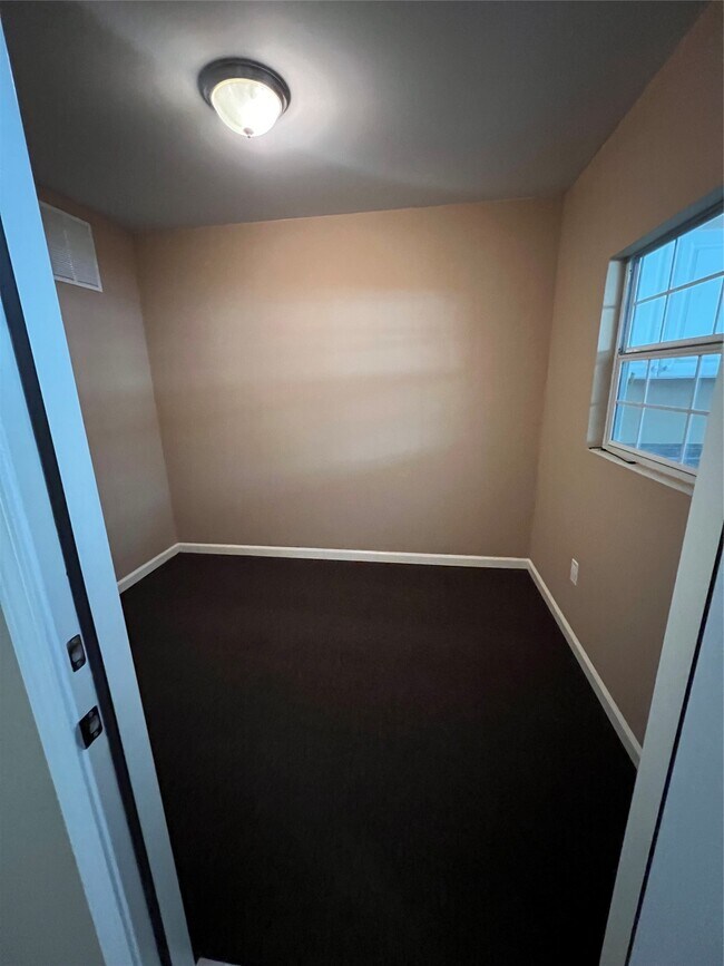 Building Photo - 13600 Breton Ridge St
