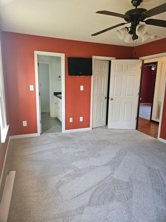 Building Photo - 208 Killdeer Dr