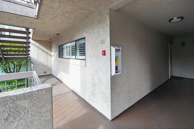 Building Photo - Stunning 1B/1.5BA Condo in Carlsbad w/ Golf Course Views!