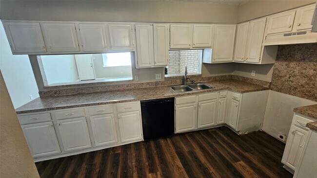 Building Photo - 23915 Spring Fork Dr