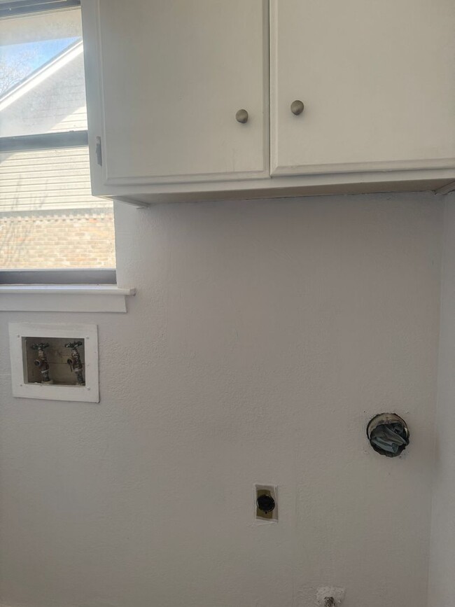 Building Photo - Puckett West 3/2/2  1/2 OFF FIRST MONTHS RENT