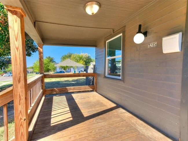 Building Photo - 1215 NW 8th St