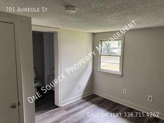 Building Photo - 701 Aureole St