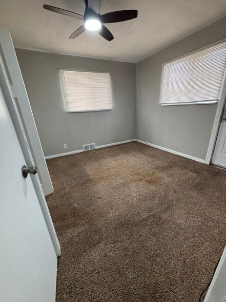 Building Photo - 4672 Hillside Ave