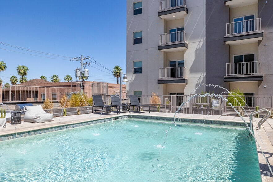 Rooftop Pool - ECO PHX