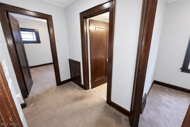 Building Photo - 7014 Thornton Dr