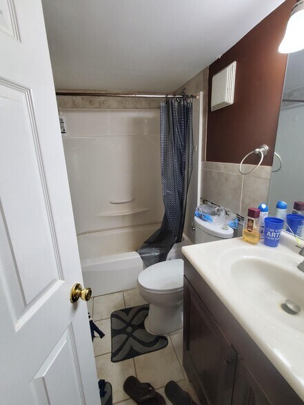 Building Photo - 16 Winter St