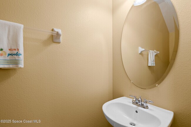 Building Photo - 746 Ventura Dr