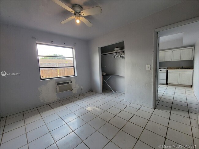 Building Photo - 2118 N 19th Ave