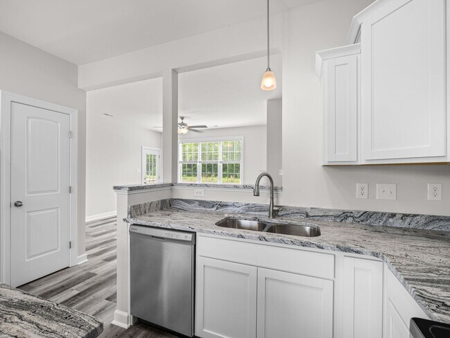 Building Photo - Towne Pointe Beauty!