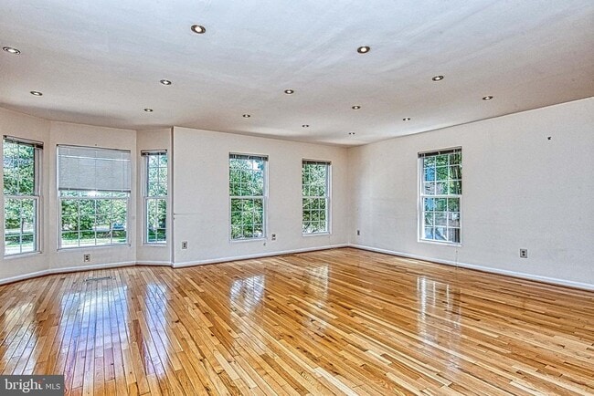 Building Photo - 9400 Van Arsdale Dr