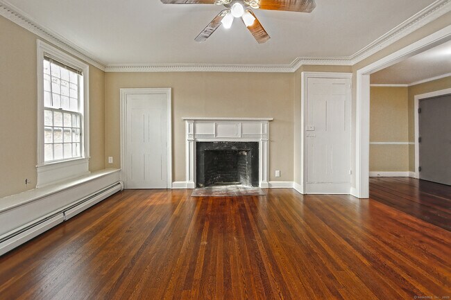 Building Photo - 562 Amity Rd