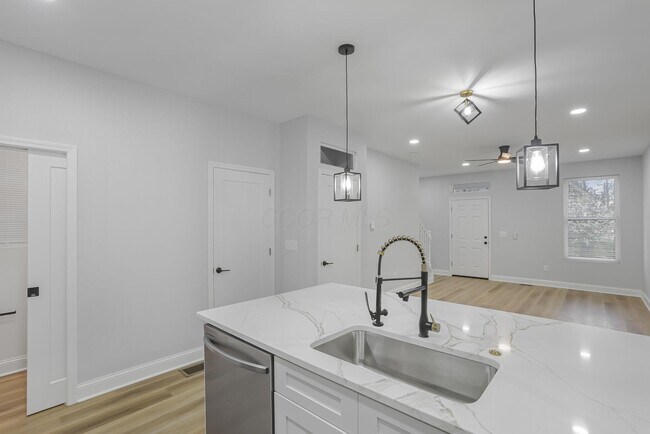 Building Photo - 961 Heyl Ave