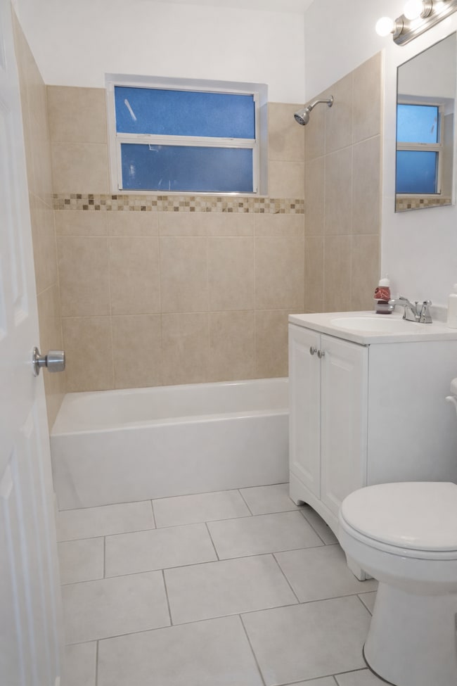 Building Photo - Beautiful 4BR Rental in Franklin Park – Spacious Yard & Prime Location