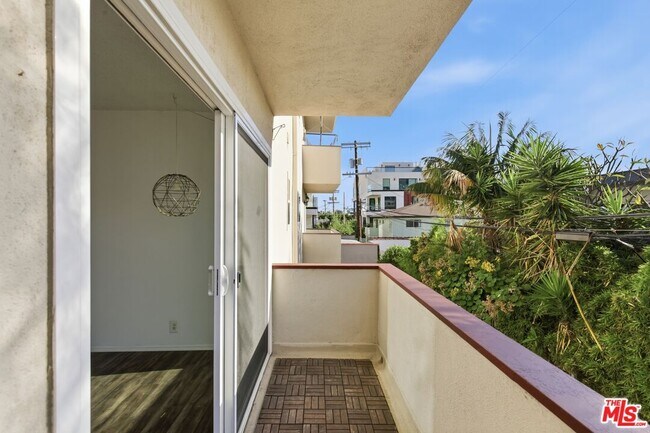 Building Photo - 739 Croft Ave