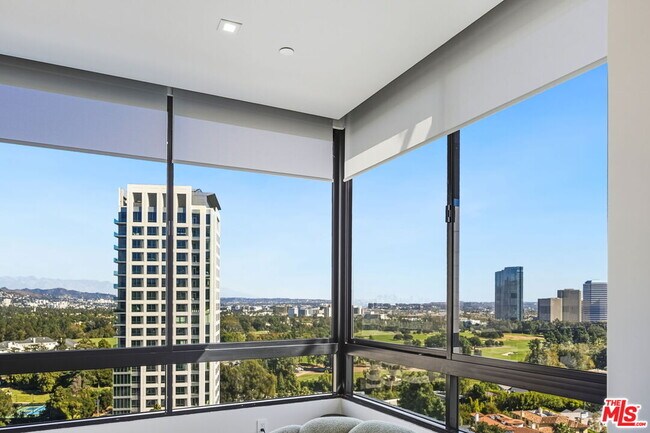 Building Photo - 10350 Wilshire Blvd