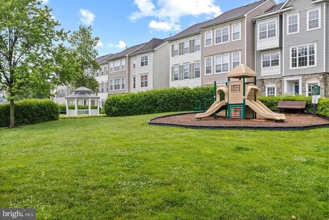 Building Photo - 43489 Patching Pond Square