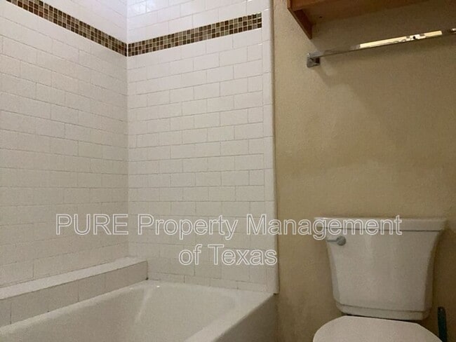 Building Photo - 7685 Northcross Dr