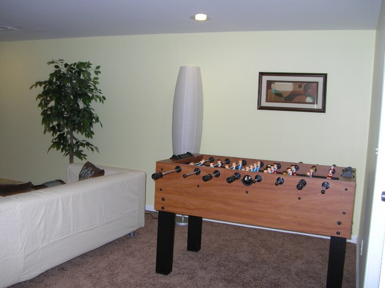 Building Photo - 2680 Roundtree Dr