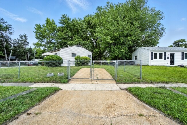 Building Photo - 219 Avondale Rd