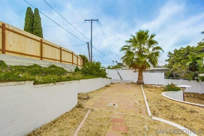 Building Photo - 129 S San Jacinto Dr
