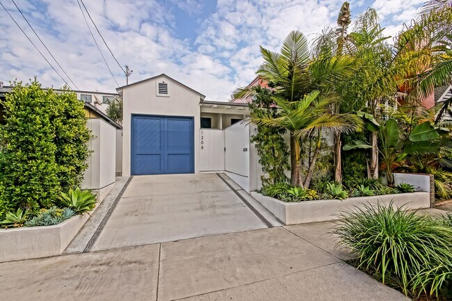 Primary Photo - Completely Remodeled, Custom 3BR2BA Home w/ Spacious Floorplan, Amazing Indoor/Outdoor Space, Gat...