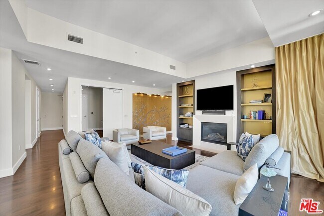 Building Photo - 10776 Wilshire Blvd