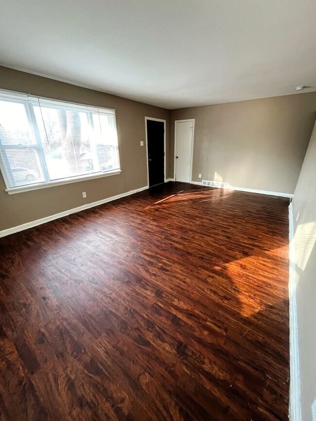 Building Photo - Spacious 2 bedroom home for Rent