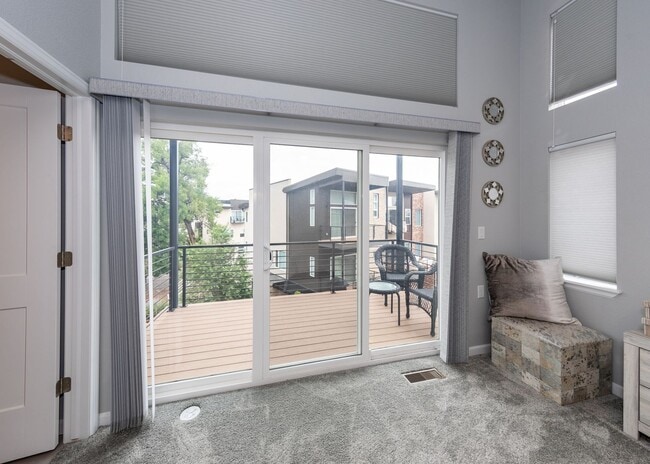 Building Photo - Urbanite Living near Downtown 3 Bed End Unit Townhouse