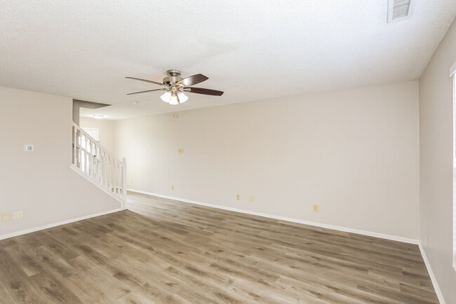 Building Photo - 8840 Hosta Way