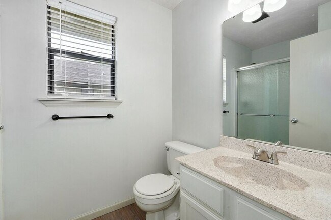 Building Photo - 205 Smalley St