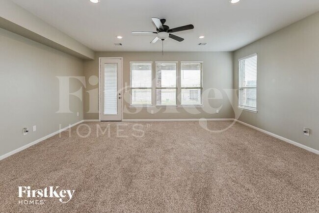 Building Photo - 25322 Squire Knoll St