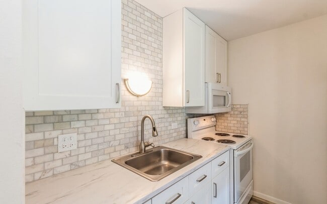 Building Photo - 4 Villa Verde Dr