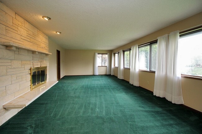 Building Photo - 2727 SE 58th Ave