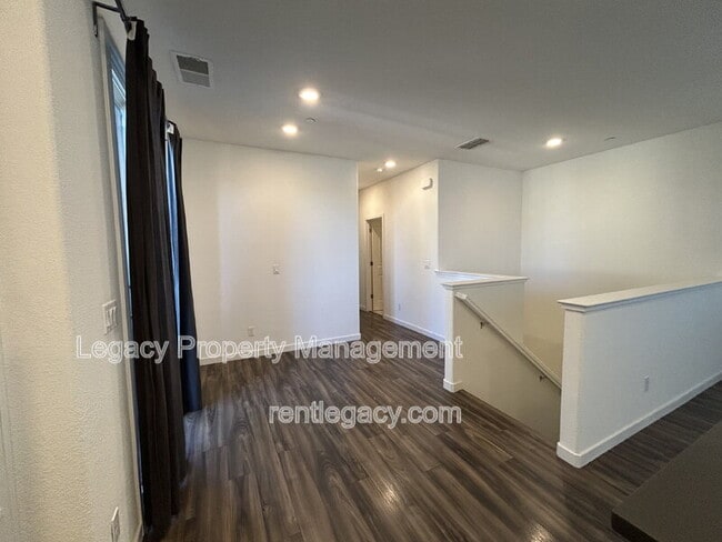 Building Photo - 3998 E Commerce Way