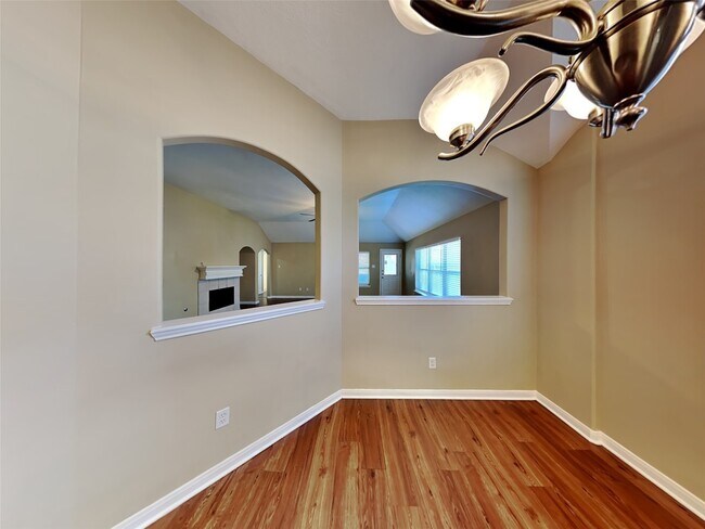 Building Photo - 3223 Stoneydale Ln