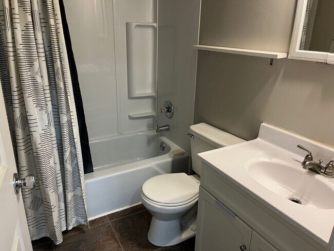 Building Photo - 212 W Locust St