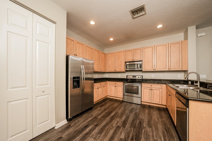 Building Photo - 7617 Jewelwood Dr