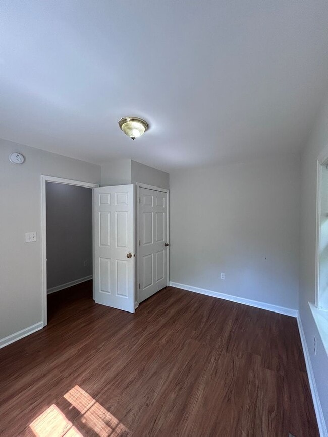 Building Photo - Charming 4-Bedroom Rancher in Reedy Creek!
