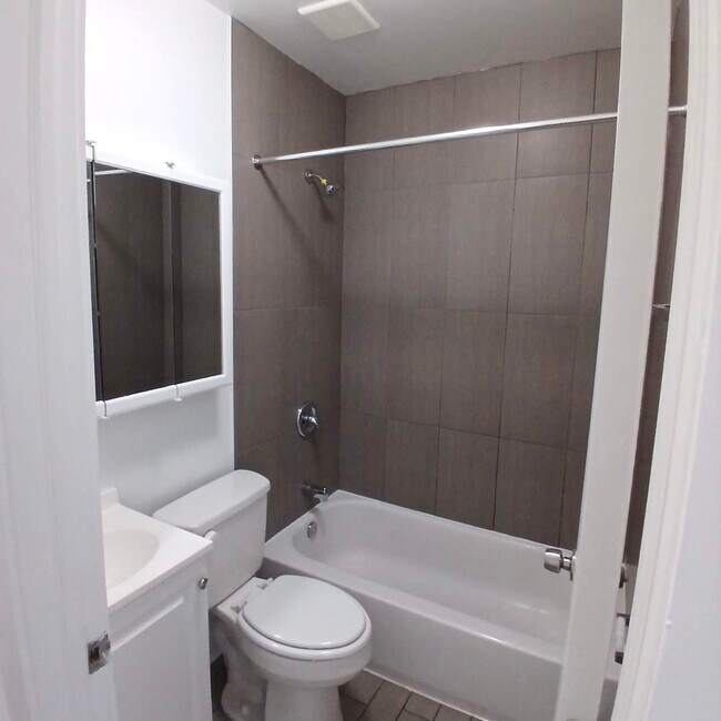 Building Photo - 4876 W Armitage Ave