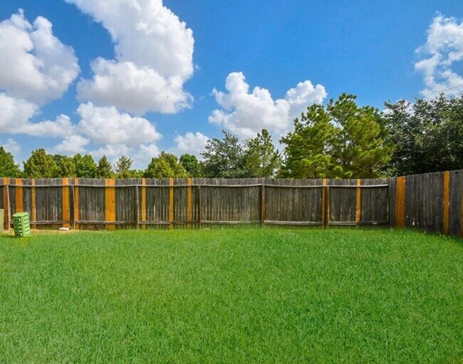 Building Photo - 24542 Lakecrest Village Dr