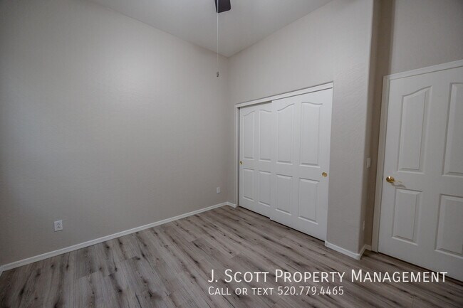 Building Photo - 3312 E Bluebird Pl