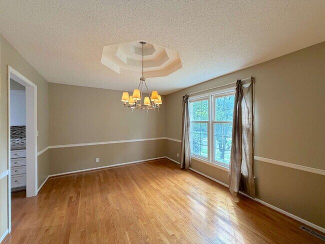 Building Photo - RAINTREE LAKE BEAUTY