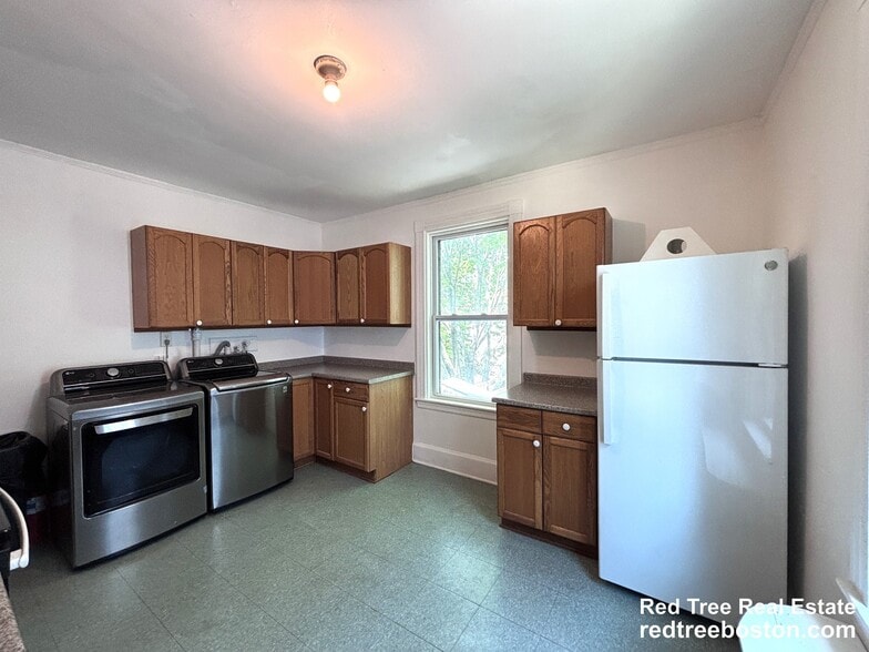 Building Photo - 45 N Beacon St