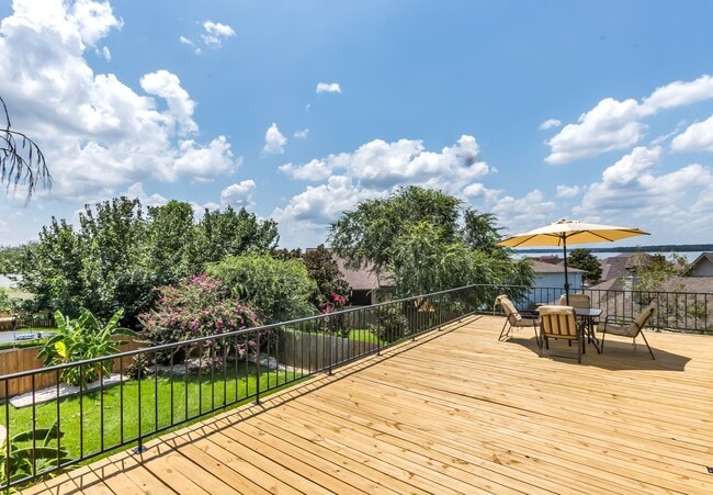Building Photo - 5421 Blue Haven Dr